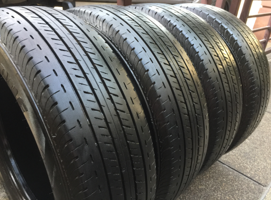 ยาง Bridgestone 205 70 15 กลางปี16 ดอกเต็ม ไม่มีปะ ราคาไม่แพง