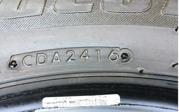 ยาง Bridgestone 205 70 15 กลางปี16 ดอกเต็ม ไม่มีปะ ราคาไม่แพง