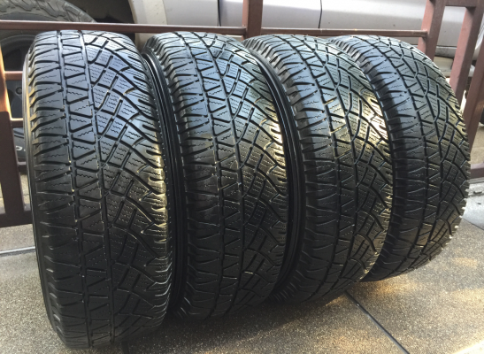 ยาง Michelin 225 70 15 ปี13 ดอกเต็ม ใช้ยาว ราคาไม่แพง