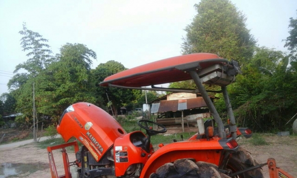 รถไถ 36 แรงปี  53 อุปกร 3 อย่าง   มือเดียวป้ายแดง  ราคาเบาฯฯ  280000   บาท   ต่อลอง  ดูรถที อ. อาจสามารถ จ. ร้อยเอ็ด  วันทูคอล 098 668-3479 dtac 094 283-9369 สิทธิ์ คับ