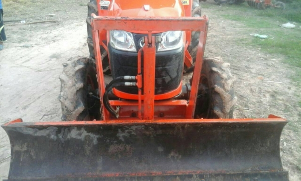 รถไถ 36 แรงปี  53 อุปกร 3 อย่าง   มือเดียวป้ายแดง  ราคาเบาฯฯ  280000   บาท   ต่อลอง  ดูรถที อ. อาจสามารถ จ. ร้อยเอ็ด  วันทูคอล 098 668-3479 dtac 094 283-9369 สิทธิ์ คับ