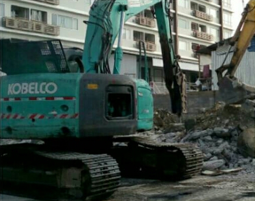 ขาย 950,000 KOBELCO sk 235 sr ไฟฟ้าครบ เครื่องดี ปั้มแรง เอวแน่น ช่วงล่างเต็ม อินวอยทร์ รถพร้อมใช้ รถอยู่ กทม. 090-772-3710 090-772-3708