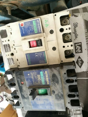 คู่นี้ 1400 บ. กทม.ส่งฟรี083-2000058 LINE ID: line83293 เบรกเกอร์ mitsubishi ขนาด 200 A. ตัวใหญ่ ไม่มีแตกหักใช้งานได้เลย