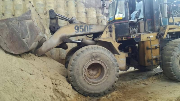 ขาย 850,000 CAT 950 F 2  เครื่องดี ปั้มแรง เอวแน่น เล่มทะเบียน รถสวยพร้อมใช้ รถอยู่ สมุทปราการ 090-772-3710 090-772-3708