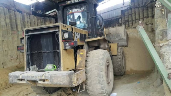 ขาย 850,000 CAT 950 F 2  เครื่องดี ปั้มแรง เอวแน่น เล่มทะเบียน รถสวยพร้อมใช้ รถอยู่ สมุทปราการ 090-772-3710 090-772-3708