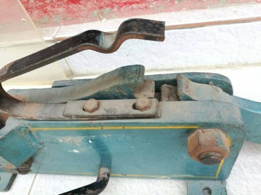 1900 บ. กทม.ส่งฟรี083-2000058 LINE ID: line83293 เครื่องตัดเหล็กของใหม่แบบกรรไกรโยกมีดหนา สำหรับตัดเหล็กขนาดใหญ่ๆได้สบาย ตัดเหล็กเหลี่ยมได้หนาถึง24  mm.