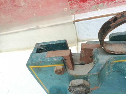 1900 บ. กทม.ส่งฟรี083-2000058 LINE ID: line83293 เครื่องตัดเหล็กของใหม่แบบกรรไกรโยกมีดหนา สำหรับตัดเหล็กขนาดใหญ่ๆได้สบาย ตัดเหล็กเหลี่ยมได้หนาถึง24  mm.