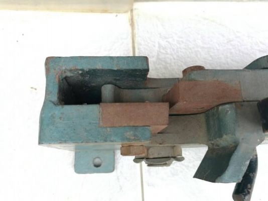 1900 บ. กทม.ส่งฟรี083-2000058 LINE ID: line83293 เครื่องตัดเหล็กของใหม่แบบกรรไกรโยกมีดหนา สำหรับตัดเหล็กขนาดใหญ่ๆได้สบาย ตัดเหล็กเหลี่ยมได้หนาถึง24  mm.