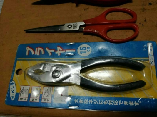 500 บ.ส่งฟรี083-2000058 LINE ID: line83293 D 2 ชุดเครื่องมือช่างเครื่องมือทำงานกรรไกรตัดแต่ง 10 ชิ้น - คีมคอม้าปากขยาย - คีมตัด - คีมปากแหลม - กรรไกรตัดแต่ง - คีมเอนกประสงค์ - กรรไกรปากนกแก้ว - ประแจL - ประแจปากตาย 4 อัน  - ที่เชื่อมรีดโลหะ