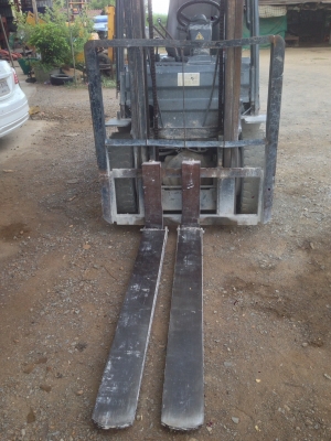 โฟล์คลิฟท์ toyota รุ่น8 ยก2.5ตัน สุง4.5เมตร โฟล์คลิฟท์ toyota รุ่น8 ยก2.5ตัน สุง4.5เมตร