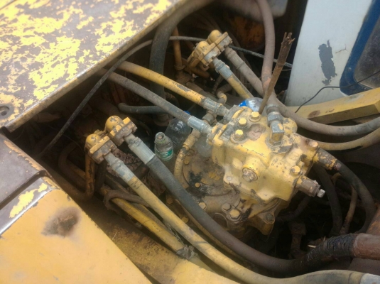 ขายแบ็คโฮ KOMATSU PC200-5 พร้อมใช้งาน เอกสารอินวอย 480,000บ. สนใจ 0835601591 หรือ 0903494058