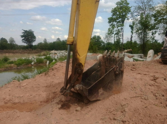 ขายแบ็คโฮ KOMATSU PC200-5 พร้อมใช้งาน เอกสารอินวอย 480,000บ. สนใจ 0835601591 หรือ 0903494058