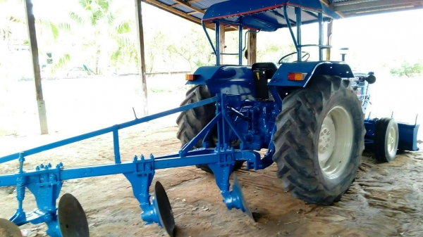 ขายรถไถFORD อุปกรณ์ ดันหน้า ผานหลัง สภาพพร้อมใช้งาน เอกสารเล่มทะเบียน ราคา260,000 สนใจโทร 090-8588220คุณนะ 093-3258446คุณบิว เว็บไซต์ส่วนตัว www.narong2truck.com www.truck.in.th/498 ID: narong498 ID: 09332584461 เพจ Facebook ณรงค์ ซื้อขายรถมือสอง กลุ่ม Fa