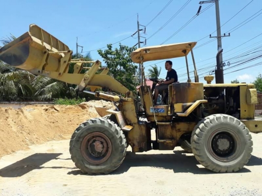 ขายรถตัก 425,000 บาท CAT 930 เครื่องดี เกียร์ดี. ปั้มแรง สภาพพร้อมใช้ เอกสารชื้อขาย   รถอยู่ กทม. โทร&amp;ไอดีไลน์ 0610710295