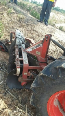 รถไถ 45 แรง DI  ปึ 53  เครื่องแห้งดี  พร้อมลุยงาน อุปกร  3 ชิ้น  ราคา  เบาฯฯ  245000 บาท    ดูรถ ที จ. ร้อยเอ็ด   วันทูคอล 098 668-3479 dtac 094 283-9369 สิทธิ์ คับ