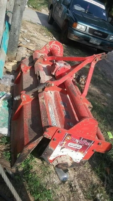 รถไถ 45 แรง DI  ปึ 53  เครื่องแห้งดี  พร้อมลุยงาน อุปกร  3 ชิ้น  ราคา  เบาฯฯ  245000 บาท    ดูรถ ที จ. ร้อยเอ็ด   วันทูคอล 098 668-3479 dtac 094 283-9369 สิทธิ์ คับ