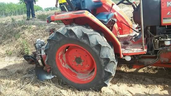 รถไถ 45 แรง DI  ปึ 53  เครื่องแห้งดี  พร้อมลุยงาน อุปกร  3 ชิ้น  ราคา  เบาฯฯ  245000 บาท    ดูรถ ที จ. ร้อยเอ็ด   วันทูคอล 098 668-3479 dtac 094 283-9369 สิทธิ์ คับ