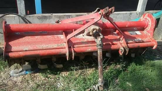 รถไถ 45 แรง DI  ปึ 53  เครื่องแห้งดี  พร้อมลุยงาน อุปกร  3 ชิ้น  ราคา  เบาฯฯ  245000 บาท    ดูรถ ที จ. ร้อยเอ็ด   วันทูคอล 098 668-3479 dtac 094 283-9369 สิทธิ์ คับ