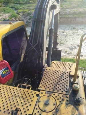 VOLVO  EC210BLc ราคา 850,000 บาท สถาพพร้อมลุยงานเครื่องแน่น  โซ่หนา เอวแน่น ทะเบียนพร้อม  รถอยู่. จ.สกลนคร โทร &amp;ไอดีไลน์ 0610710295