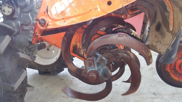 รถพรวนดิน 8 แรง โรตารีกว้าง 70 ซ.ม. ราคา 34500 บาท