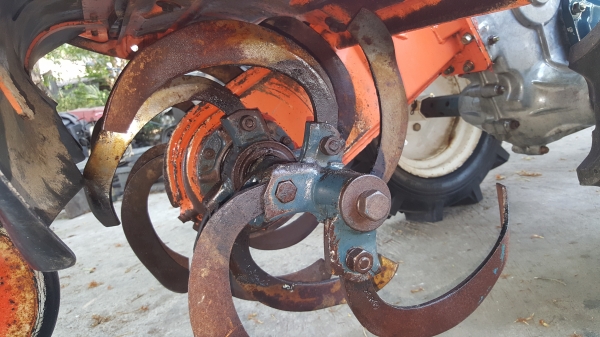 รถพรวนดิน 8 แรง โรตารีกว้าง 70 ซ.ม. ราคา 34500 บาท