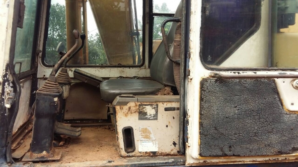 ขายครับ Komatsu PC100-5 สภาพพร้อมใช้งาน ช่วงล่างเต็ม ไฟฟ้าครบ แอร์เย็น เอกสารสัญญาซื้อขาย ราคา 590,000 สนใจติดต่อ 0935604445