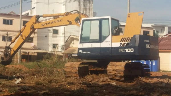 ขายครับ Komatsu PC100-5 สภาพพร้อมใช้งาน ช่วงล่างเต็ม ไฟฟ้าครบ แอร์เย็น เอกสารสัญญาซื้อขาย ราคา 590,000 สนใจติดต่อ 0935604445