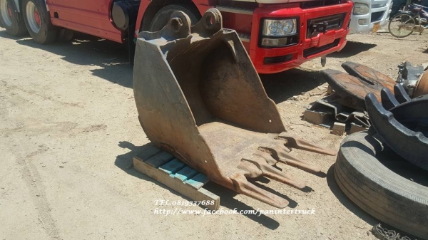 BUCKET บุ๊งกี๋สำหรับรถขุดไซค์ 100,120 / สลัก 65 มิล / 4 ฟัน /ปากกว้าง : 83 cm. / *สินค้าเก่านอก ขายตามสภาพ* ราคาเพียง(ใบละ) 14,000 บาท สนใจรีบติดต่อ 0819337688