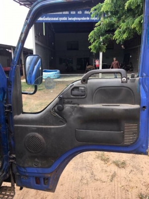 ISUZU NKR57L ราคา 255,000 บาท เครื่อง 4BE1-110 แรง หัวบาง ยางดี คัสชีสวย กระบะยาว 4.2 เมตร พวงมาลัยเ