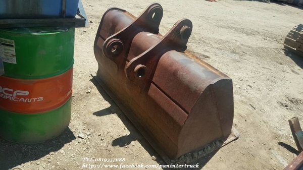 BUCKET บุ๊งกี๋ตักหิน ,ตักทราย สำหรับรถขุดไซค์200 ,220 /สลัก 80 มิล/ แบบธรรมดา  / ปากกว้าง : 1 เมตร 45 เซนติเมตร / ราคาเพียง(ใบละ) 18,000 บาท สนใจรีบติดต่อ 0819337688