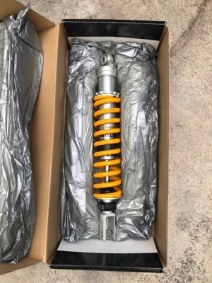 ขายโช๊คโอลิน สภาพดี น้องๆของใหม่เลย. ใส่ขี่2ทริปสั้นๆ. ขายรถไปเอา140g เลยถอดขายครับ. กล่อง คู่มือ ตัวปรับครับ. ของใหม่ 9900บาท.  ขอขาย6500บาท. ใส่แล้วขี่ดีมากครับ. ปรับได้หลายระดับ.