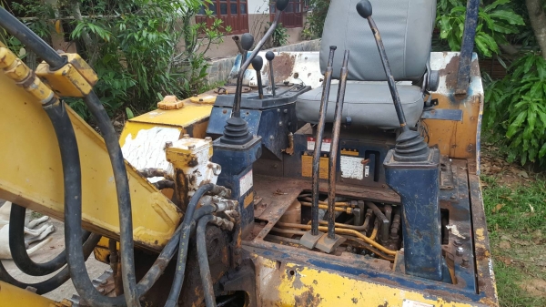 ขาย รถแบคโฮเล็ก KOMATSU PC20-5 เครื่องดี ปั้มดี ช่วงล่างแน่น รถใช้งานอยู่ครับ เอกสารใบซื้อขาย