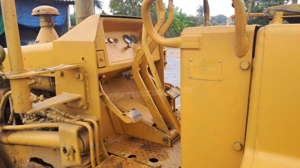 รถแทรกเตอร์  Komatsu  Model D2OP-5   รุ่น5