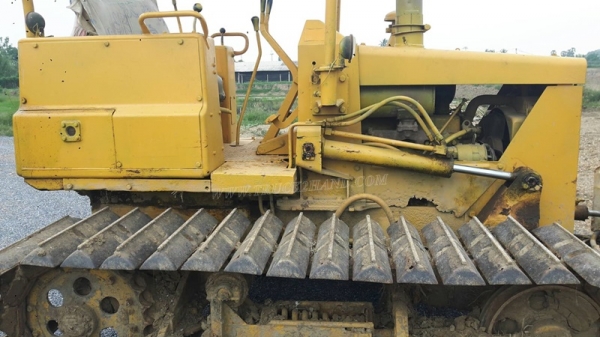 รถแทรกเตอร์  Komatsu  Model D2OP-5   รุ่น5