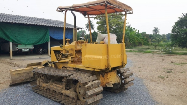 รถแทรกเตอร์  Komatsu  Model D2OP-5   รุ่น5