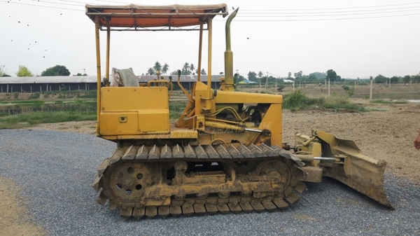 รถแทรกเตอร์  Komatsu  Model D2OP-5   รุ่น5