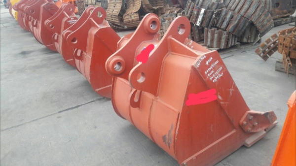 ขายบุ้งกี๋  รถขุด120 รูสลัก 65 ของใหม่ ราคา 33,000 บาท