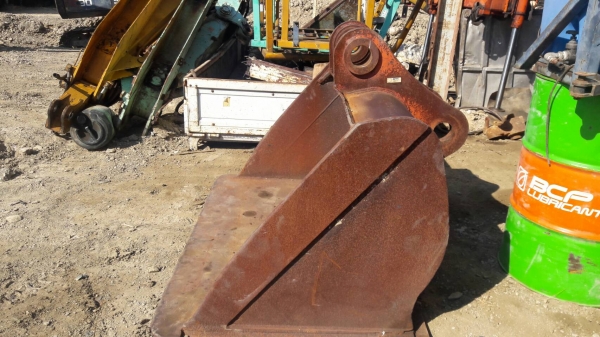 ขายบุ้งกี๋ รถขุด 200 เก่านอก ขายราคา 18,000 บาท