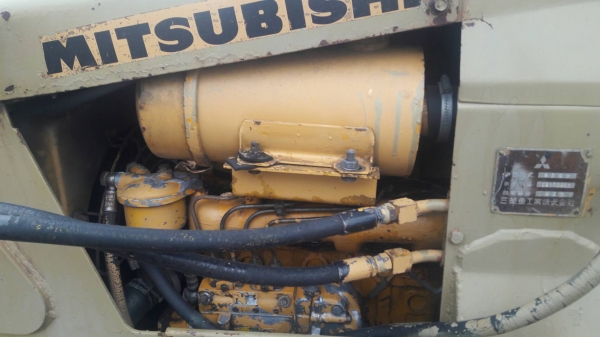 ลดราคาสุดๆๆเหลือ 260,000บาท ขายรถดันดิน MITSUBISHI รุ่น bd2f ใบมีด4ทิศ เก่านอก สภาพสวย (ยาว 2เมตร10เซน) ขายราคา 280,000 สนใจติดต่อ 0818833166