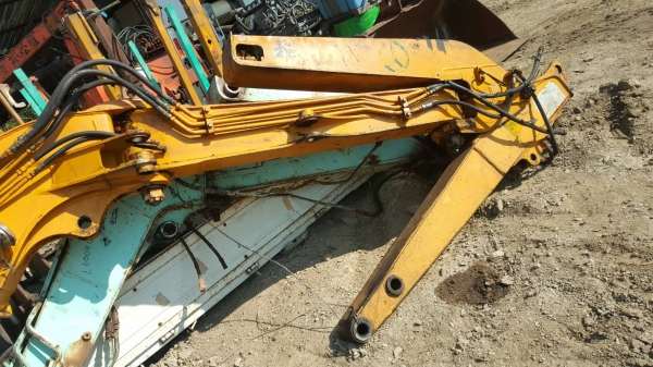 ขายอาร์มชุดล่ะ 35,000 บาท สามารถ แบ่งแยก ขายได้ อาร์ม 15,0000บาท/ สามเหลี่ยม 15,000บาท/บูม 15,000 บาท/