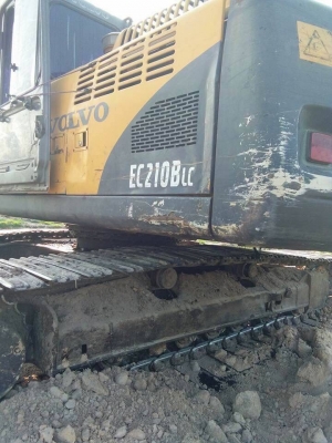 ขายvolvo 210 พร้อมใช้งาน รถอยู่สกลนคร ทะเบียนพร้อมโอน 850,000 บาทสนใจติดต่อ 0895770265
