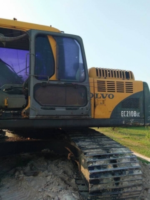ขายvolvo 210 พร้อมใช้งาน รถอยู่สกลนคร ทะเบียนพร้อมโอน 850,000 บาทสนใจติดต่อ 0895770265