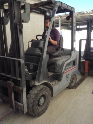 +++ ขายโฟล์คลิฟท์  NISSAN  FD15  ขนาด  1.5  ตัน  เครื่องยนต์ดีเซล  เสา3  เมตร  เกียร์ออโตเมติค  งา 1,070  มม.  ยางตันครับ