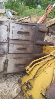 ขายบุ้งกี้เก่าติดรถ  รุ่น-200  2ลูก  รุ่น-315  1 ลูก ขายตามสภาพ ขายไม่แพงครับ