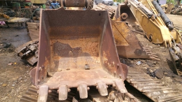 ขายบุ้งกี้เก่าติดรถ  รุ่น-200  2ลูก  รุ่น-315  1 ลูก ขายตามสภาพ ขายไม่แพงครับ