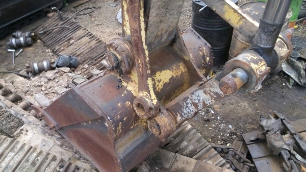 ขายบุ้งกี้เก่าติดรถ  รุ่น-200  2ลูก  รุ่น-315  1 ลูก ขายตามสภาพ ขายไม่แพงครับ