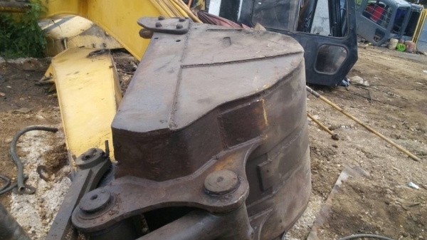 ขายบุ้งกี้เก่าติดรถ  รุ่น-200  2ลูก  รุ่น-315  1 ลูก ขายตามสภาพ ขายไม่แพงครับ