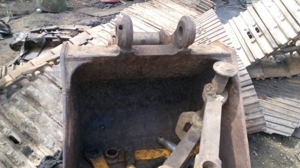 ขายบุ้งกี้เก่าติดรถ  รุ่น-200  2ลูก  รุ่น-315  1 ลูก ขายตามสภาพ ขายไม่แพงครับ