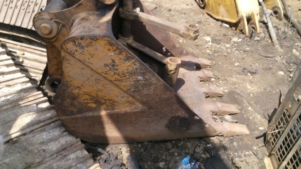 ขายบุ้งกี้เก่าติดรถ  รุ่น-200  2ลูก  รุ่น-315  1 ลูก ขายตามสภาพ ขายไม่แพงครับ