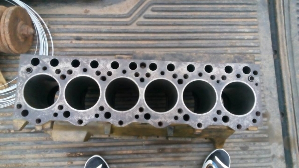 ขายเสื้อสูบรถแมคโค PC-200-5 และ PC-120-5 สภาพสวย 6-D-95-L และ 4-D-95-L ไม่มีรอยแตกร้าว ขายไม่แพงครับ